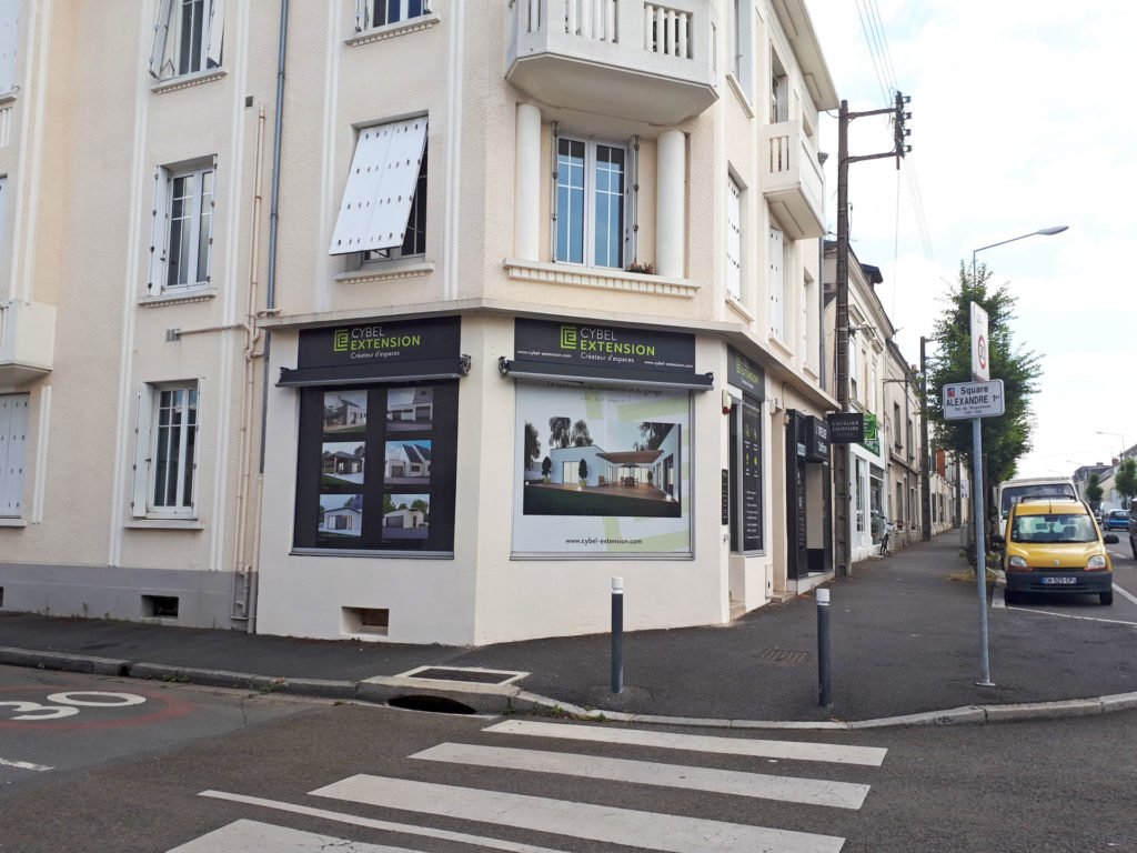 vitrine agence extension maison angers