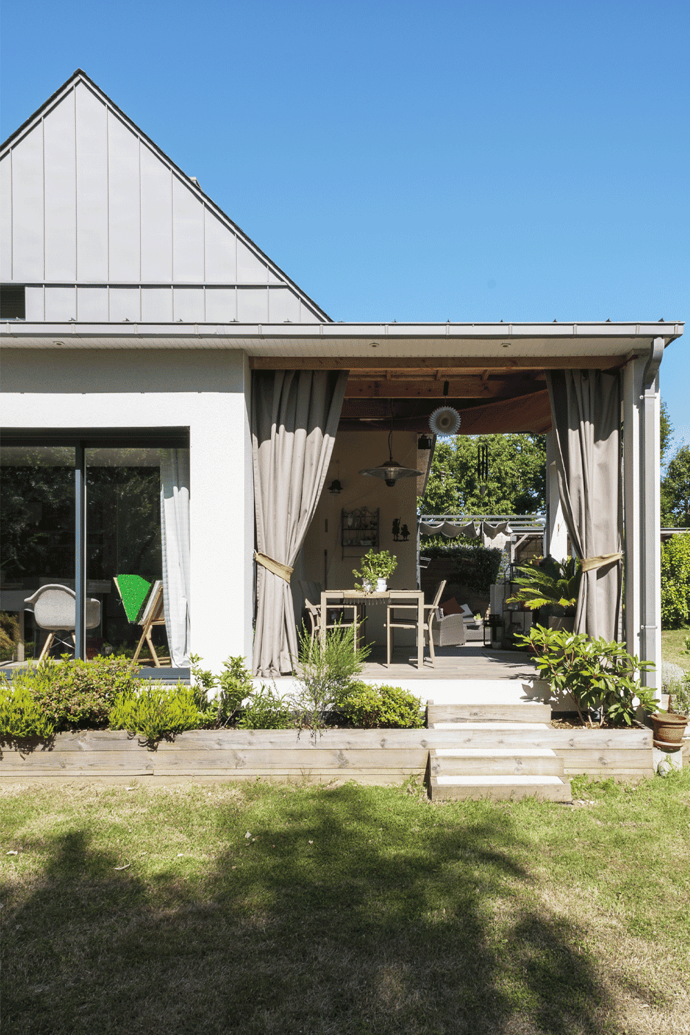 Une terrasse couverte en prolongeant l'extension