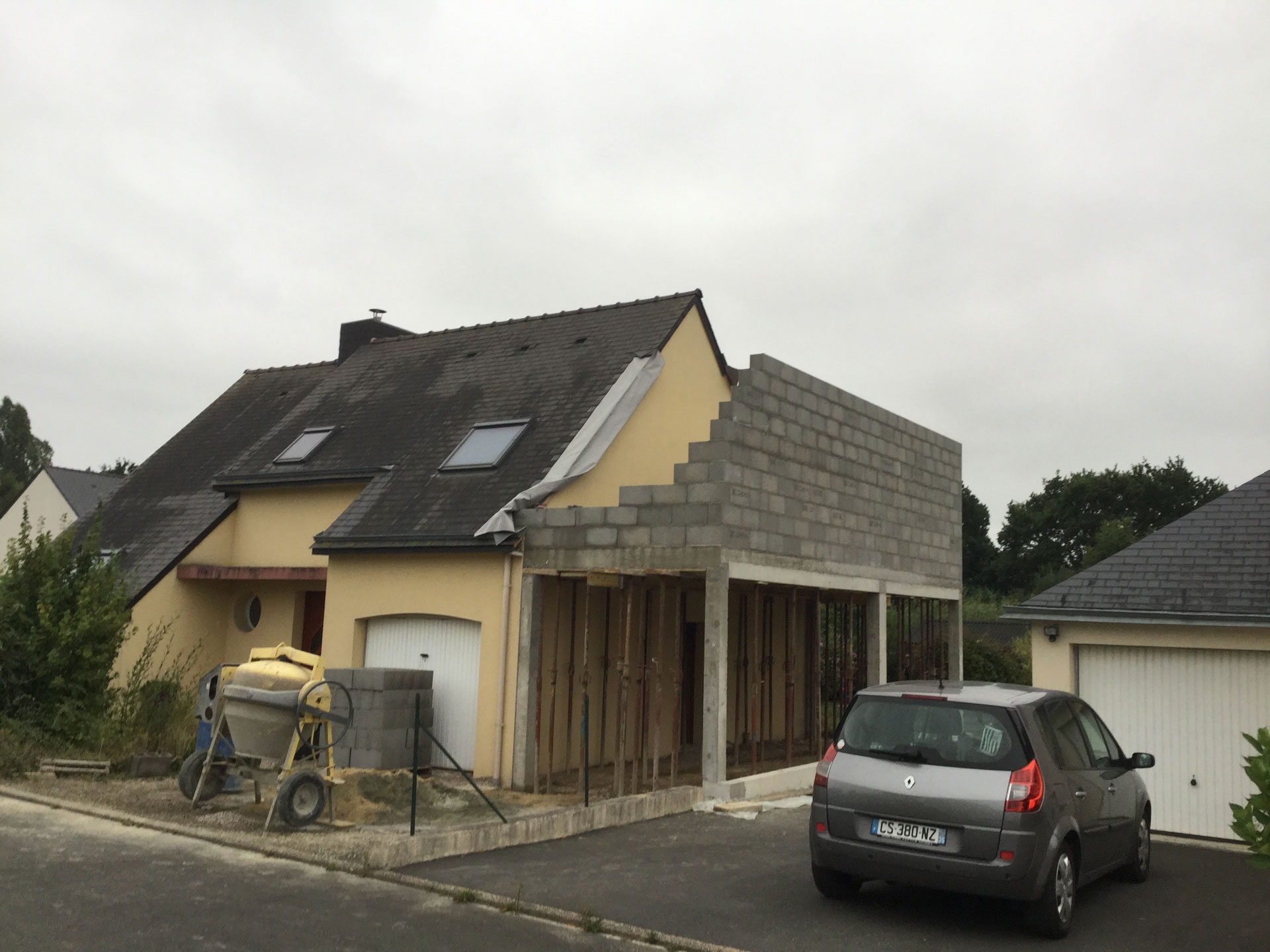 extension maison carport etage travaux parpaings 35360