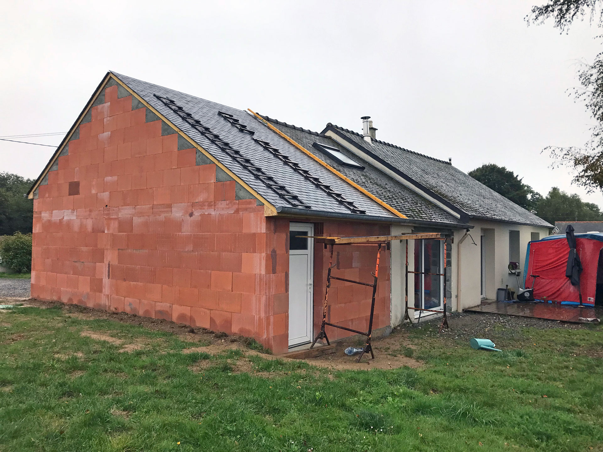 Extension de garage en brique (35520)