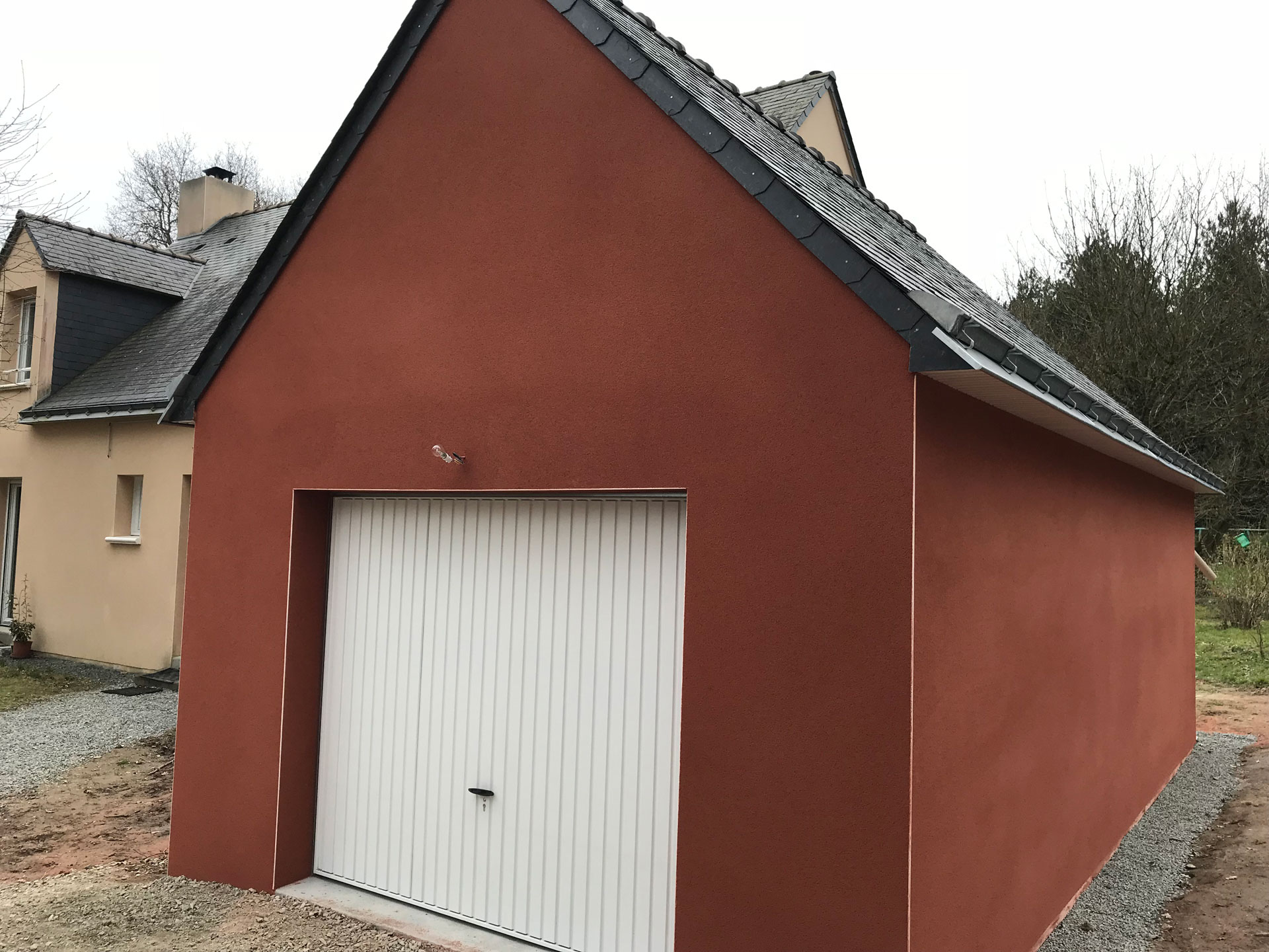 extension garage enduit rouge 44500