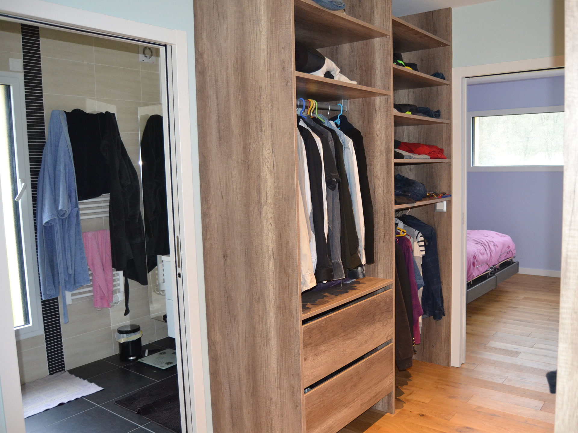 Le dressing accompagne la chambre