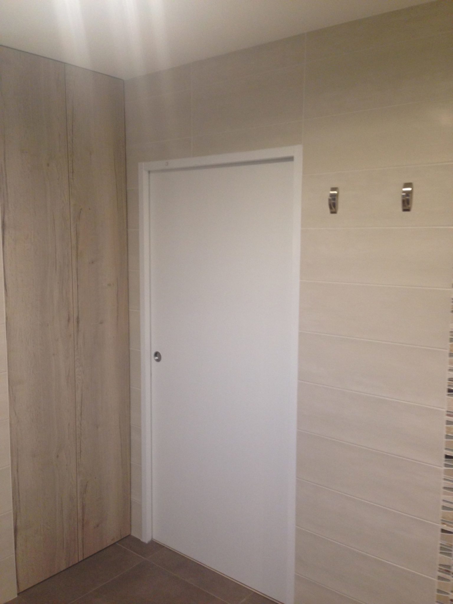 Accès à la chambre depuis la salle de bain