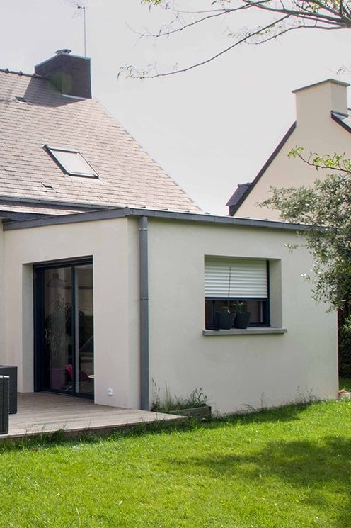 Une extension de maison en parpaings de plain pied