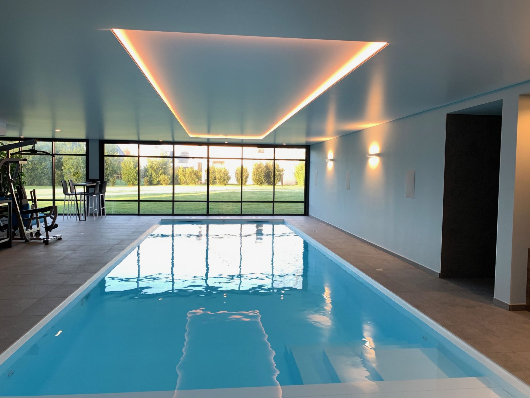 Extension piscine intérieure à Plescop