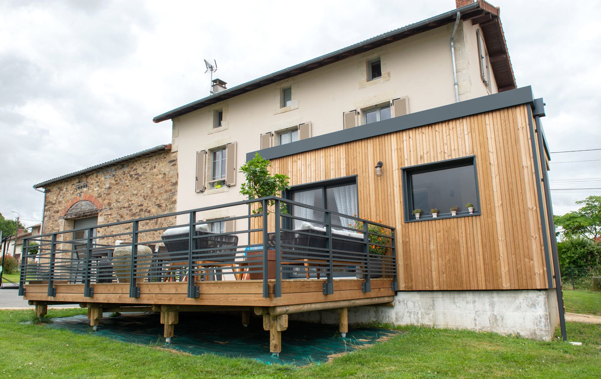 Une extension moderne en bois à Limoges