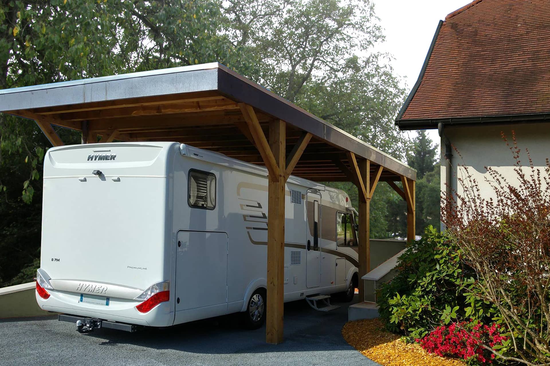 Un modèle de carport en bois