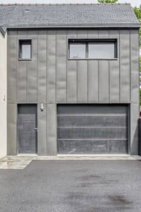 Une extension de garage accolé et une chambre à l'étage