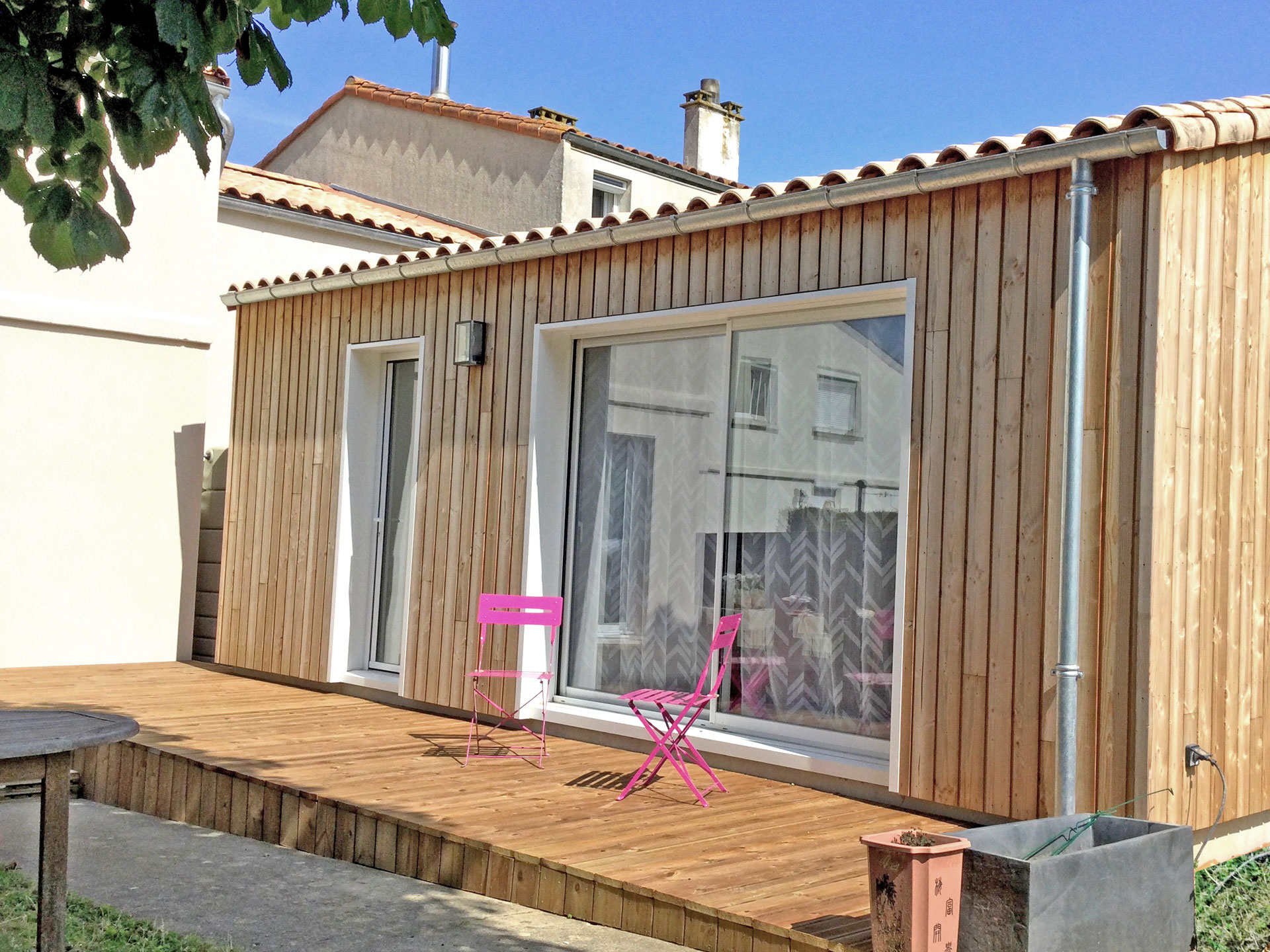 extension en bois pour un usage professionnel à La Rochelle