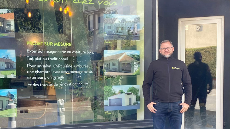 Vitrine de l'agence Cybel Extension Toulouse Est, spécialisée dans la conception et la réalisation d'extensions, de surélévations et d'agrandissements de maisons individuelles en Haute-Garonne.