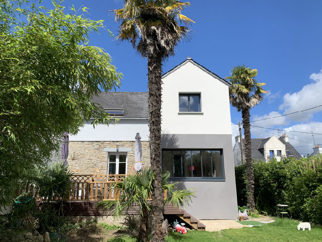 L'extension de maison sur 2 niveaux à Vannes.