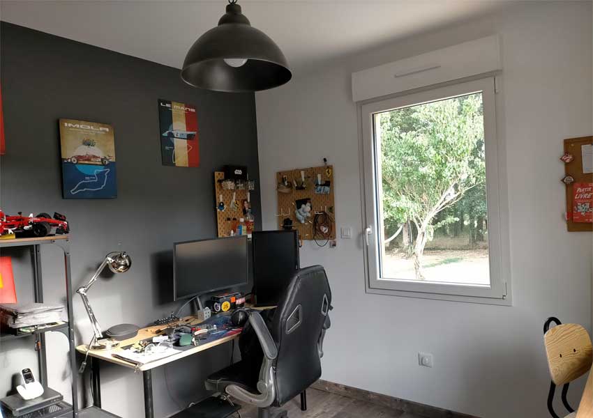 Le bureau dans l'agrandissement de la maison