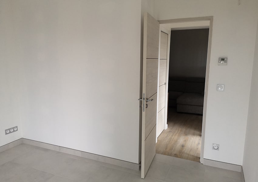 L'espace dédié à la chambre non aménagé