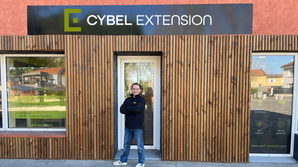 Gérant de l'agence Cybel Extension, professionnel spécialisé dans l'accompagnement des projets d'extension, de surélévation et d'agrandissement de maisons individuelles.