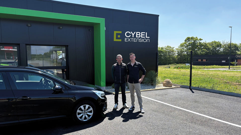 Devanture de l'agence Cybel Extension Morlaix, spécialisée dans la conception et la réalisation d'extensions, de surélévations et d'agrandissements de maisons individuelles dans le nord-est du Finistère.