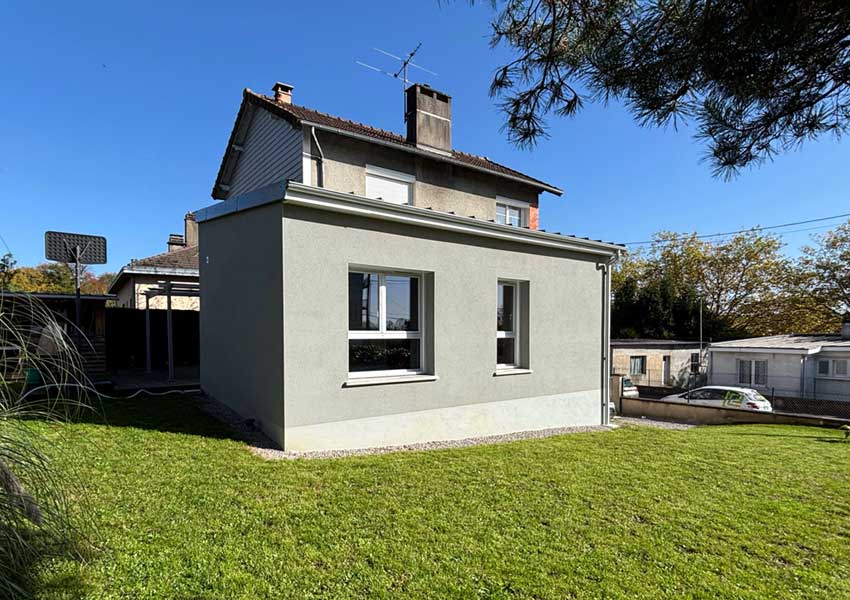 Une extension moderne à Limoges avec une toiture monopente.