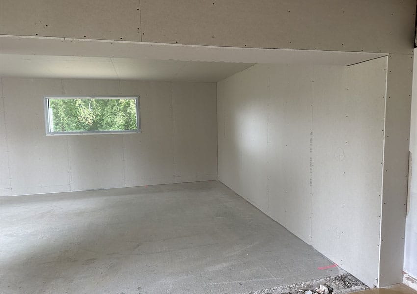 Une ouverture du mur porteur sur le pignon de l'habitation