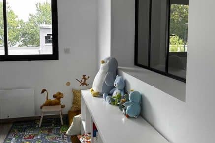 Une salle de jeux dédiée aux enfants dans cette extension en surélévation