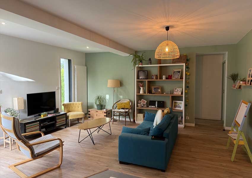 Le séjour dans l'extension de maison à Betton