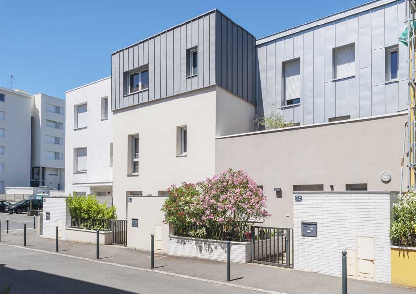 Une surélévation pour accueillir une salle de jeux.
