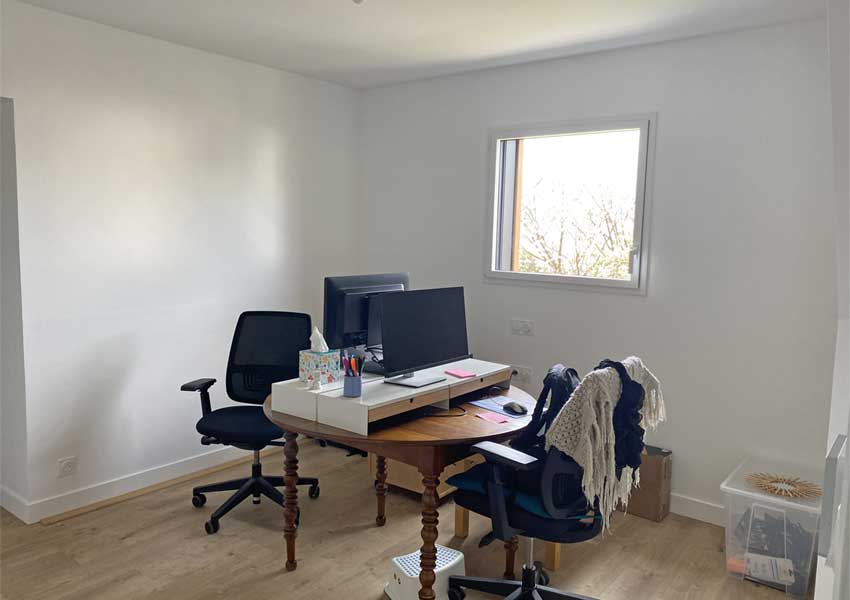 Le bureau au sein de la surélévation à Châteaugiron