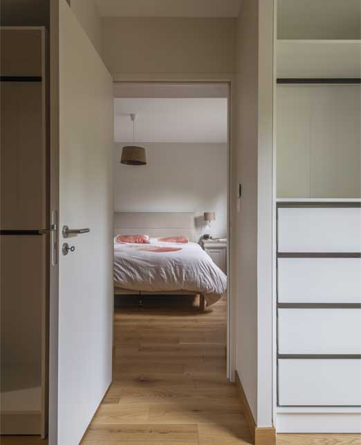 La chambre dans l'extension moderne à La Richardais