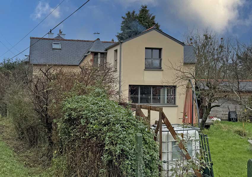 L'extension avec étage à Montreuil sur Ille.