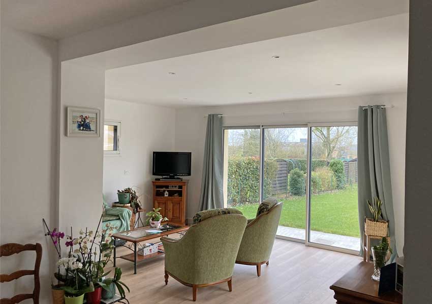 Le séjour dans l'extension de maison
