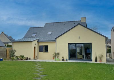 Une extension sur la façade arrière du garage