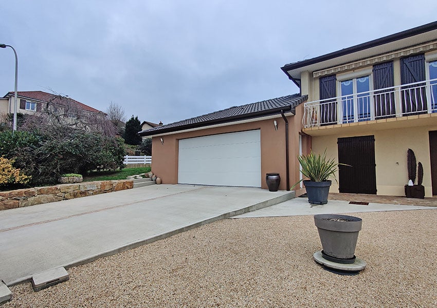 Un garage attenant à la maison