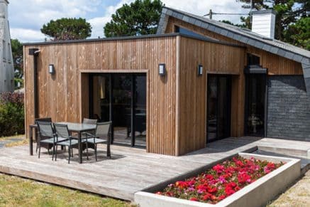 Une extension latérale en bois
