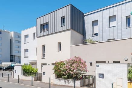 Une surélévation en bardage zinc