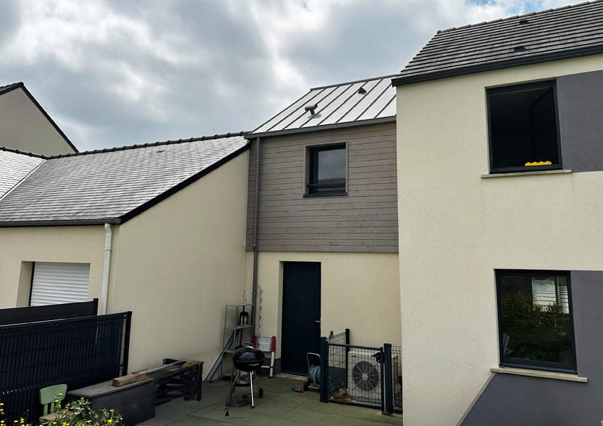 Surélévation d’une maison à Saint-Aubin-d’Aubigné en ossature bois