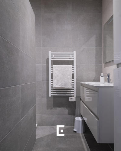 La salle d'eau dans les nouveaux mètres carrés de l'extension à Chevaigné.