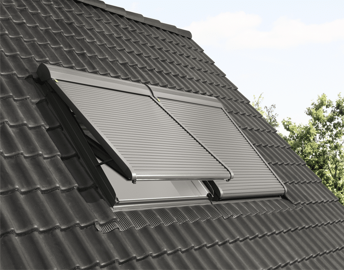 Volets sur tuiles grises VELUX