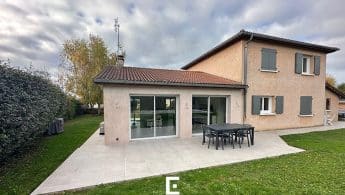 L'agrandissement à Feillens de 13,26 m² sur la terrasse couverte.