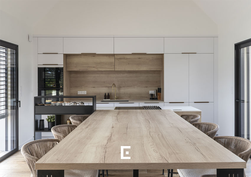 Un vaste îlot central au cœur de l'extension de cuisine à Chauvigné