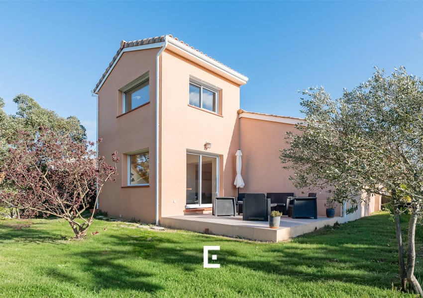 extension de maison dans le secteur de Toulouse. L'objectif était d'agrandir le salon et de construire une pièce en hauteur pour profiter d'une vue magnifique sur les Pyrénées.