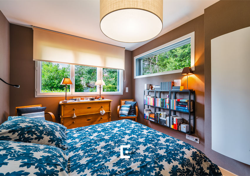 Une chambre lumineuse dans l'extension en bois à Limoges