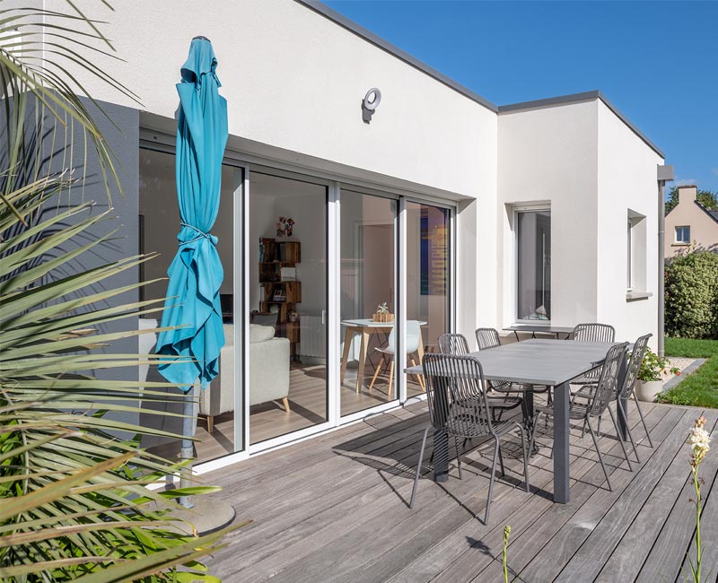 De larges ouvertures sur l'extension toit plat