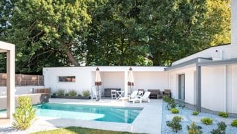 Extension toit plat avec enduit blanc